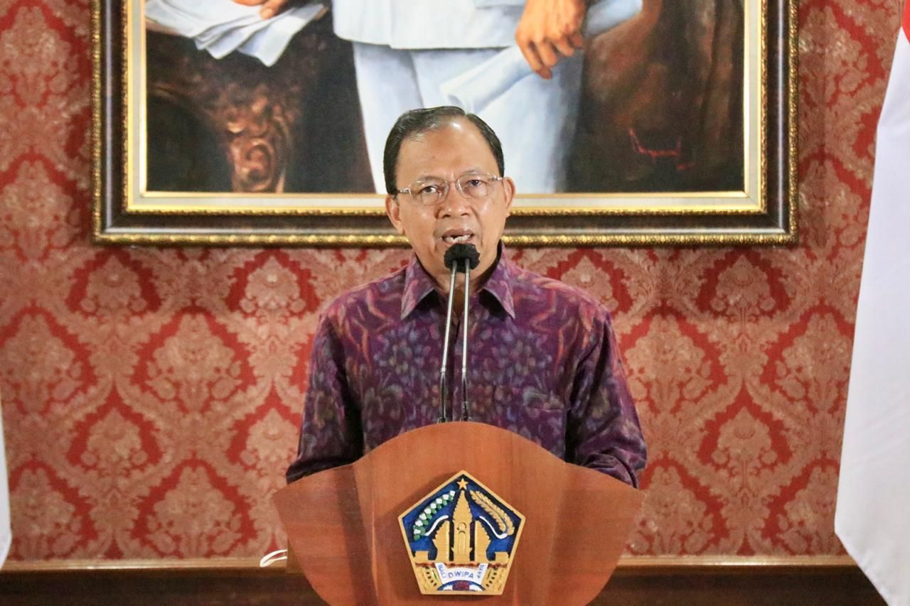 podiumnews.com-Gubernur Koster Ajak Guru Bentuk Integritas Siswa Sesuai Nilai Kearifan Lokal